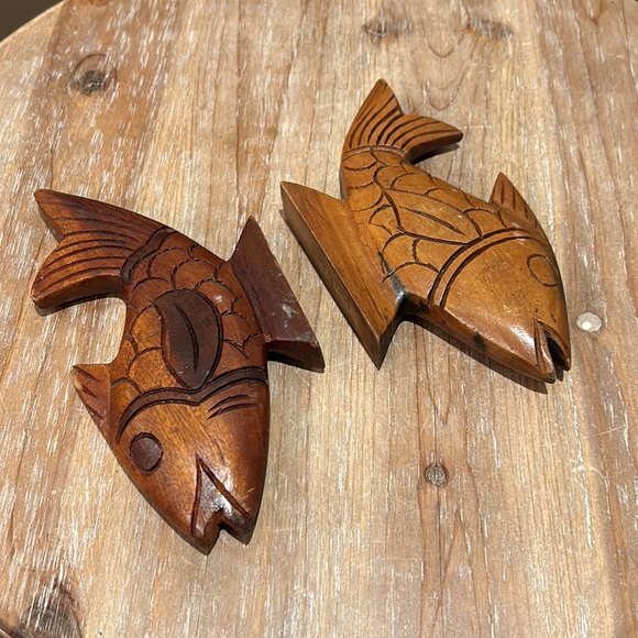 Vintage Two Wooden Carved Fish - Picture 15 of 17